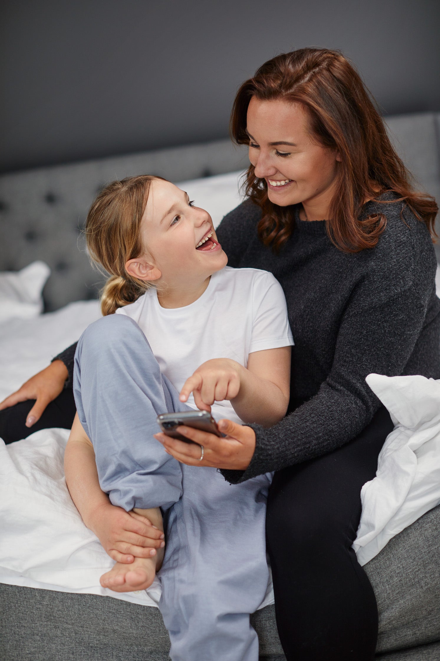 Involve the child when planning bedwetting treatment using a bedwetting alarm and app with calendar