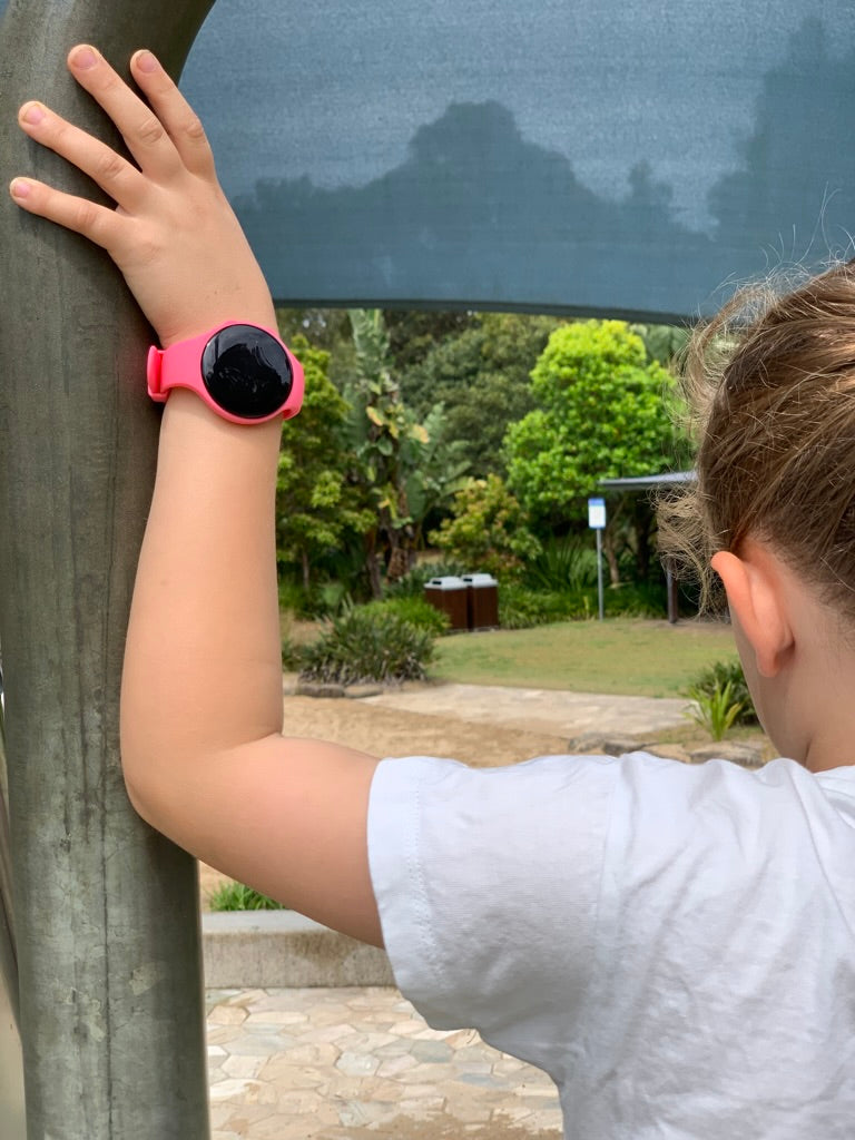 Designed to gently vibrate to remind a child to use the toilet, timed voiding, bladder emptying, medication & behavioural modification. Vibrating Reminder Watch. Bed Wetting Alarm Reminder Watch. Potty Training Toilet Timer Watch for Girls or Boys. Water Resistant Vibrating Alarm Watch. Toilet Training Watch. Vibrates to remind kids to go to the toilet.