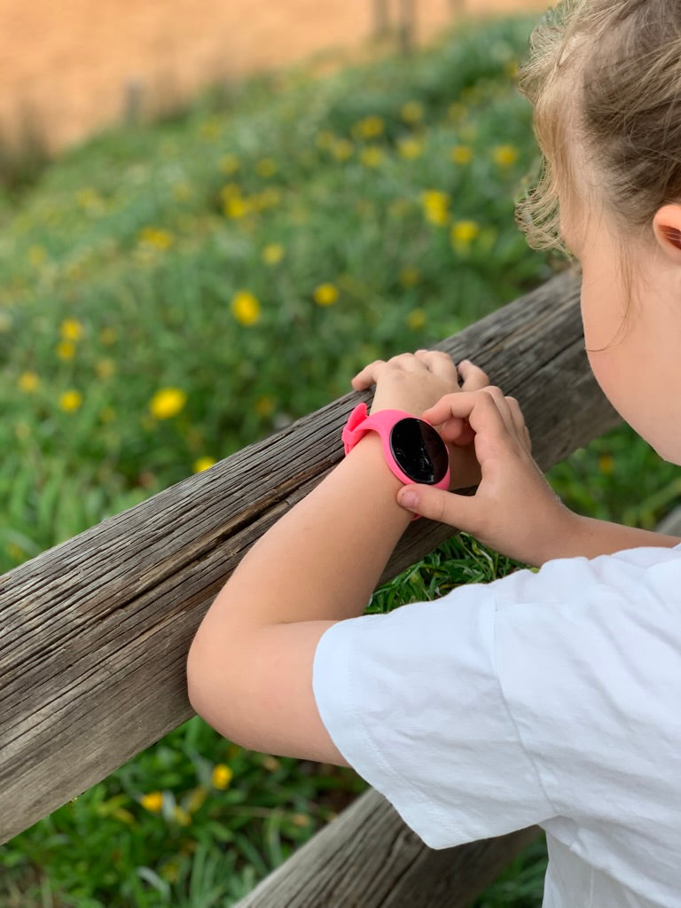 Designed to gently vibrate to remind a child to use the toilet, timed voiding, bladder emptying, medication & behavioural modification. Vibrating Reminder Watch. Bed Wetting Alarm Reminder Watch. Potty Training Toilet Timer Watch for Girls or Boys. Water Resistant Vibrating Alarm Watch. Toilet Training Watch. Vibrates to remind kids to go to the toilet.